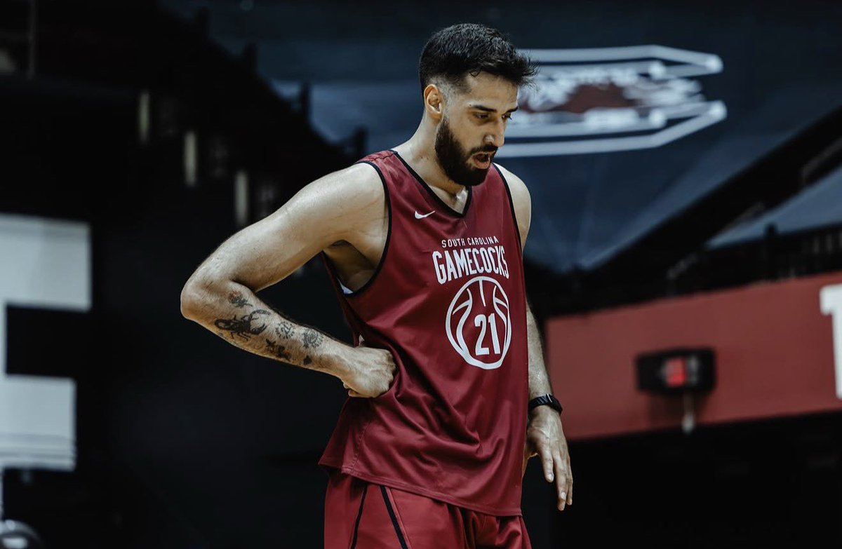 vicbelinchon's tweet photo. About the start…

🧗🏻Juan Fernández & Hugo López x @GamecockMBB! 🚀🇺🇸

@gershbasketball @Deirunas5 @GuiBermejo