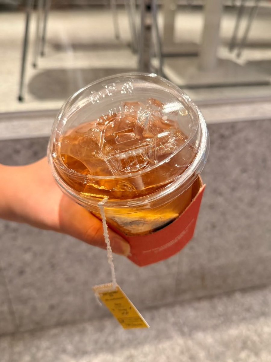 baguriee's tweet photo. 기미상궁글이 

크림카라멜이라는 이름으로 액상과당에 중독된 무지몽매한 사람들을 현혹해 결국 홍차를 마시게 만든다는 이야기. 향긋향긋 https://t.co/HXLwBEmT5R