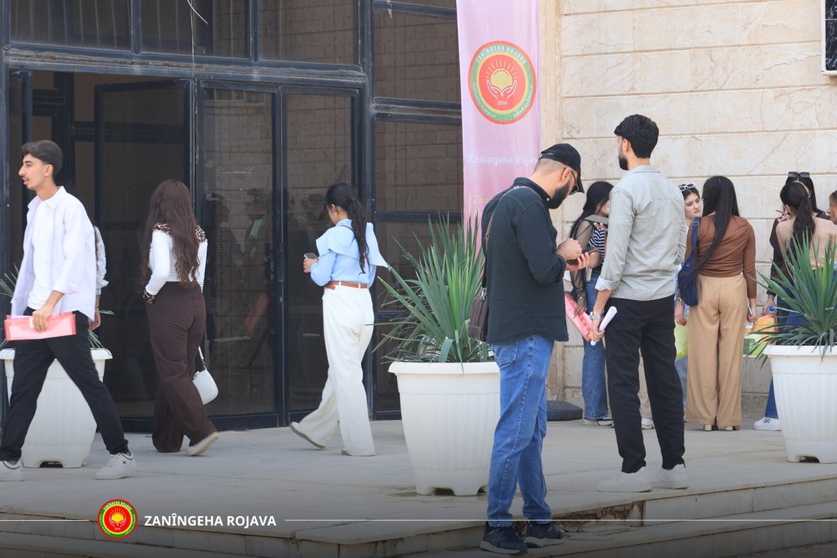 RojavaUniv's tweet photo. Wêneyên îro yên hevyazbariya Zanîngeha Rojava 2026-2027 Duşem 12.10.2026  صور اليوم من مفاضلة جامعة روجآفا 2026-2027 الإثنين 12.10.2026 https://t.co/kBeVLCMMft