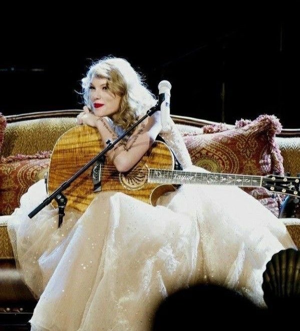kiralovestaylor's tweet photo. the girl she’s always been https://t.co/fr2WiZiXWK