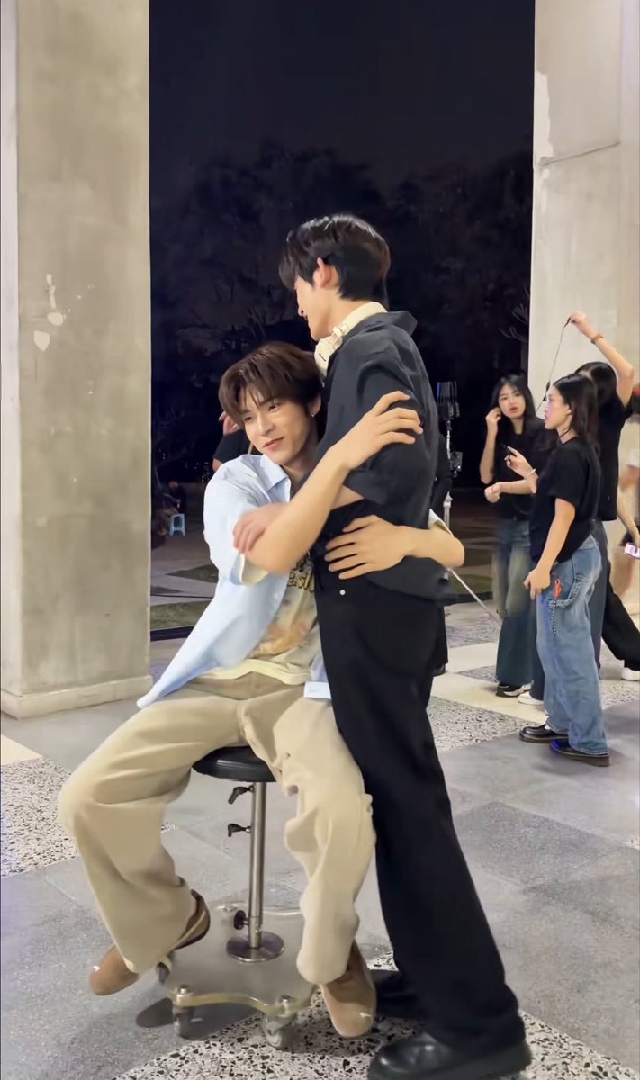 senipich's tweet photo. ชอบอะไรแบบนี้นะ คนพันล้านคนแต่พวกนางก็ยังจะ https://t.co/8r6Y5Vv100