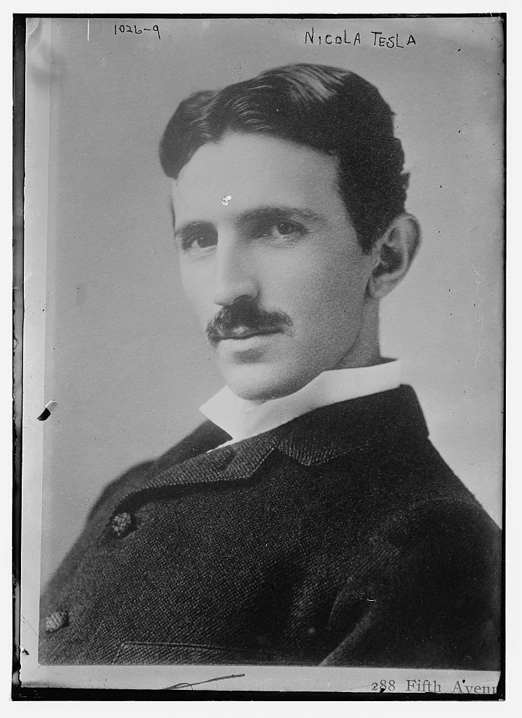 HistoryWithin's tweet photo. Tesla’s famous photo beside giant electric sparks was a double exposure. The electricity was real, but the dramatic scene was staged at his Colorado Springs lab around 1899.

#NikolaTesla #ScienceHistory #Inventions https://t.co/DhOsYkixQR