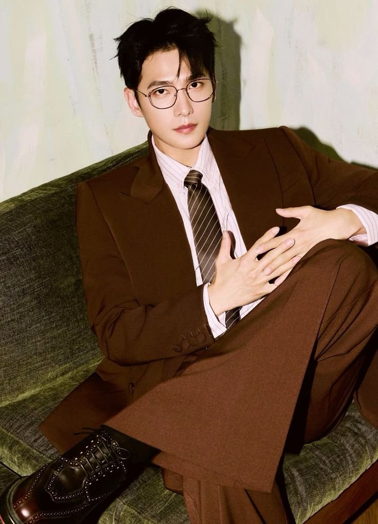 churanou's tweet photo. The most handsome man i've ever seen, ᰔᩚ. https://t.co/aVHQ6YNlqN