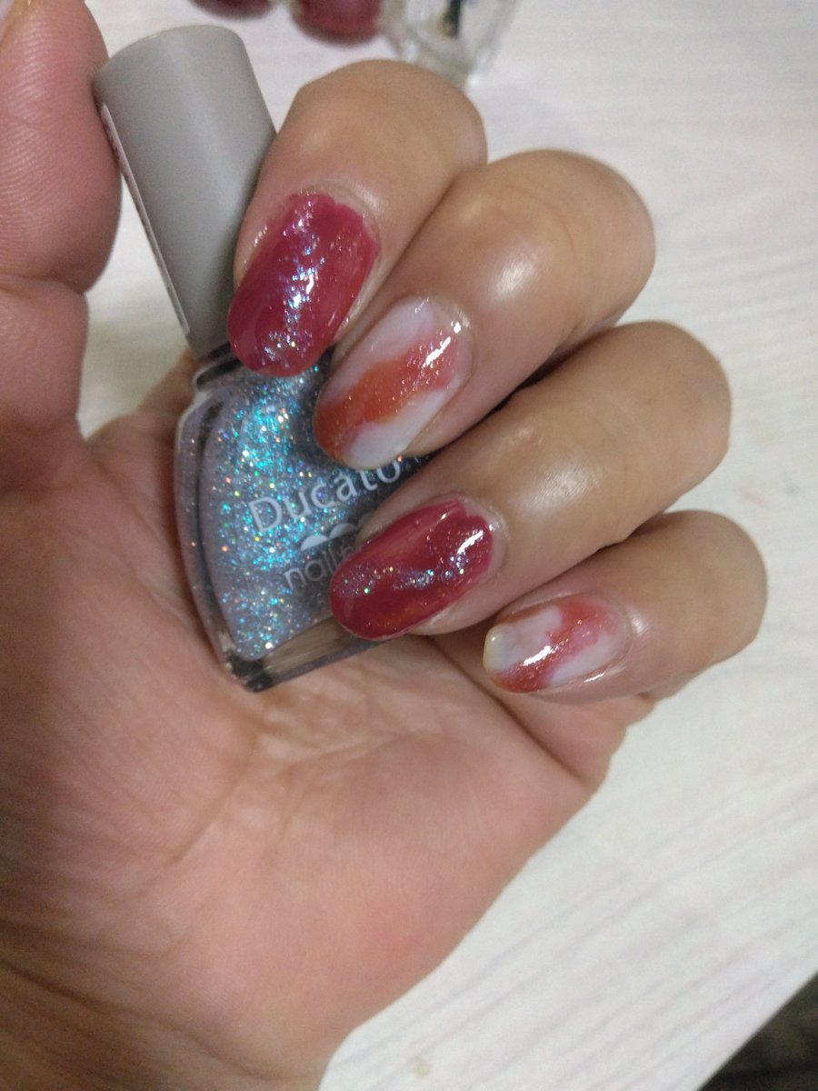 Pero3355's tweet photo. #ペロのネイル日記
#LIPS
#ネイル
#デュカート
#ナチュラルネイルカラーN
#ネイルマイン
マイバレンタインとイチゴシロップとコンデンスミルクでニュアンスネイル！マイバレンタインは2度塗り！イチゴシロップはふわっと斜めに2度塗りしてコンデンスミルクを余白に！MermaidDreamでラメを散らす！ https://t.co/uVdGiSiCC5
