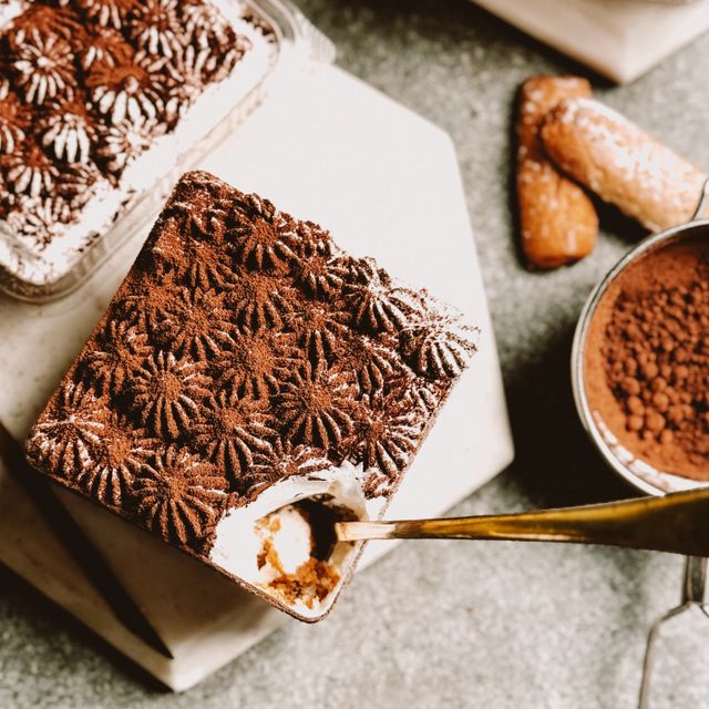 bloommealplan's tweet photo. Tiramisu means "pick me up" in Italian.

Our eggless version skips raw eggs entirely. Whipped mascarpone and cream do the job, and nobody at the table can tell. https://t.co/BbgzKBFszy