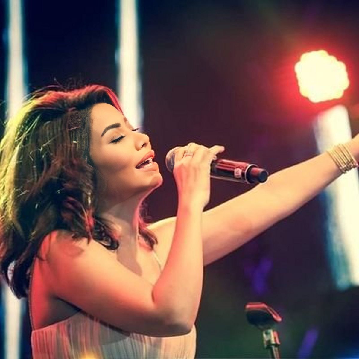 MinaMag66880233's tweet photo. الاحساس بيتلخص في اسمك #شيرين 😍❤️
@sherinexr https://t.co/EM36GA1d5i