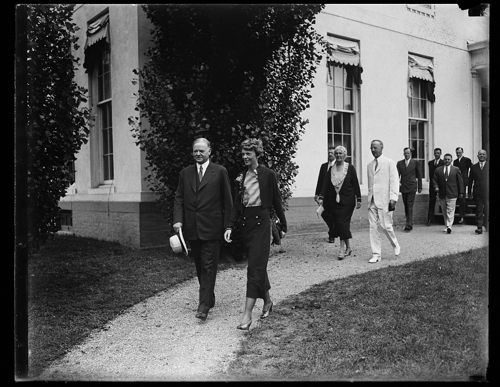 HistoryWithin's tweet photo. In 1932, Amelia Earhart became the first woman to fly solo across the Atlantic. She aimed for Paris but landed in a Northern Irish field after about 15 hours.

#AmeliaEarhart #AviationHistory #WomenInHistory https://t.co/uOb7yMMHw8