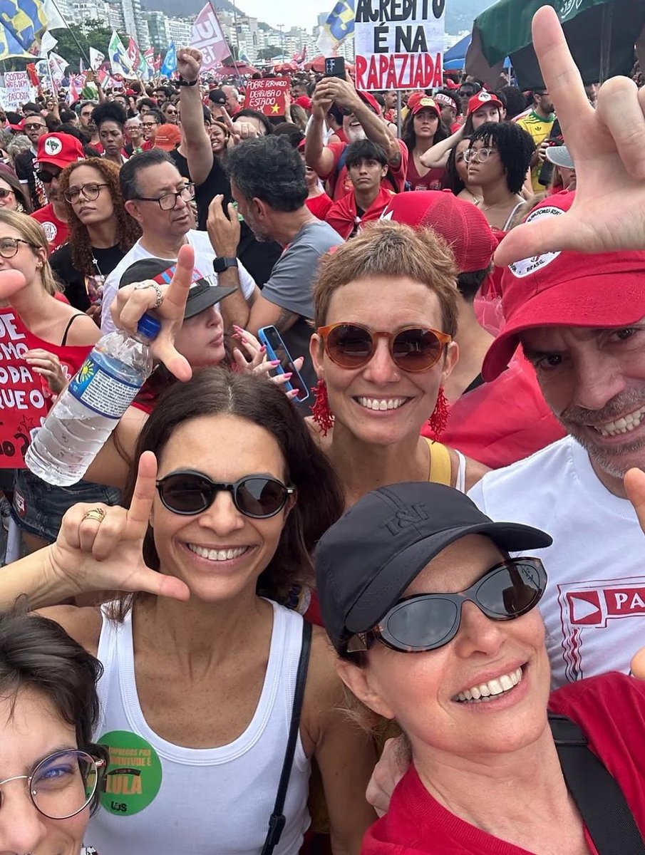 KelBBB26's tweet photo. Débora Bloch em Copacabana https://t.co/KmOxfRzsQi