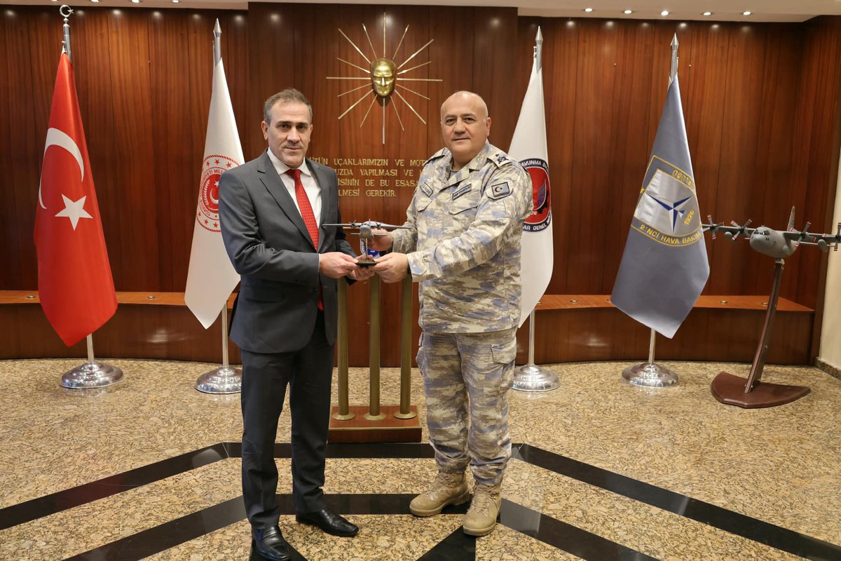 Talas_Kaymakam's tweet photo. Kaymakamımız İlyas MEMİŞ, Melikgazi Kaymakamı Sedat Sırrı ARISOY, Kocasinan Kaymakamı Erdoğan Turan ERMİŞ ve Hacılar Kaymakamı Cüneyt CANER ile birlikte 2. Hava Bakım Fabrika Müdürü Hava Tuğgeneral Alper GÖKDERE’ye ziyarette bulundu. https://t.co/dhQ5hVLNar