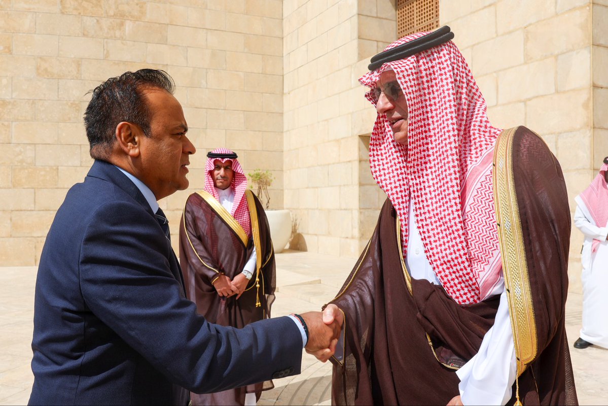KSAMOFA's tweet photo. #الرياض | معالي وزير الدولة للشؤون الخارجية عضو مجلس الوزراء ومبعوث شؤون المناخ والمفوّض العام لإكسبو 2030 الرياض #عادل_الجبير @AdelAljubeir يستقبل معالي وزير الخارجية والتكامل الإقليمي والتجارة الدولية في موريشوس السيد دانانجاي رامفول. https://t.co/faXQPfRibX