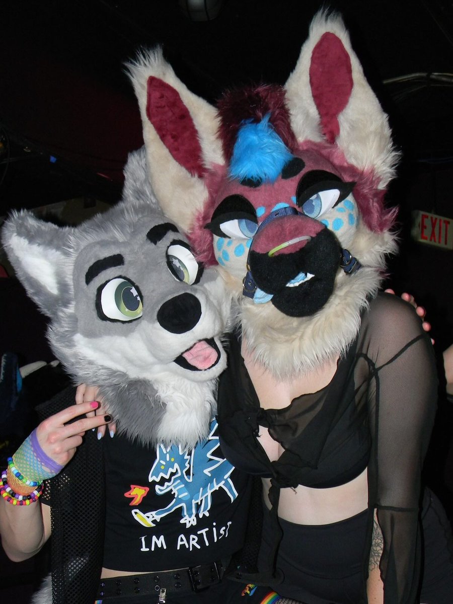 cascade_fur's tweet photo. ou’re mid shyt and you walk into the bar and see this, wyd?

#furry #furries #fursuit #fursuits #furryfandom #fursona #fursonas #furriesofinstagram #furriesofinsta #fyp #fyp #explore #explorepage #furrytrash https://t.co/siXVaQioub