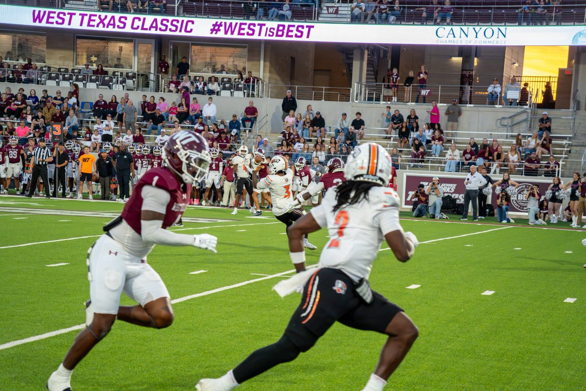 utpbfalcons's tweet photo. 📸: A look back at our fifth straight W of the season! 🔥 https://t.co/wAtjoQzK1L