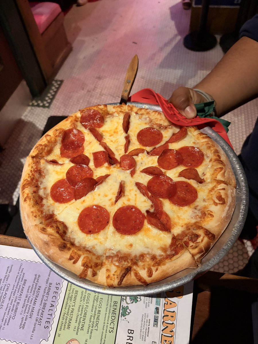 stormsk1n's tweet photo. The perfect pizza from last nights shift https://t.co/qyEcII0Ihe