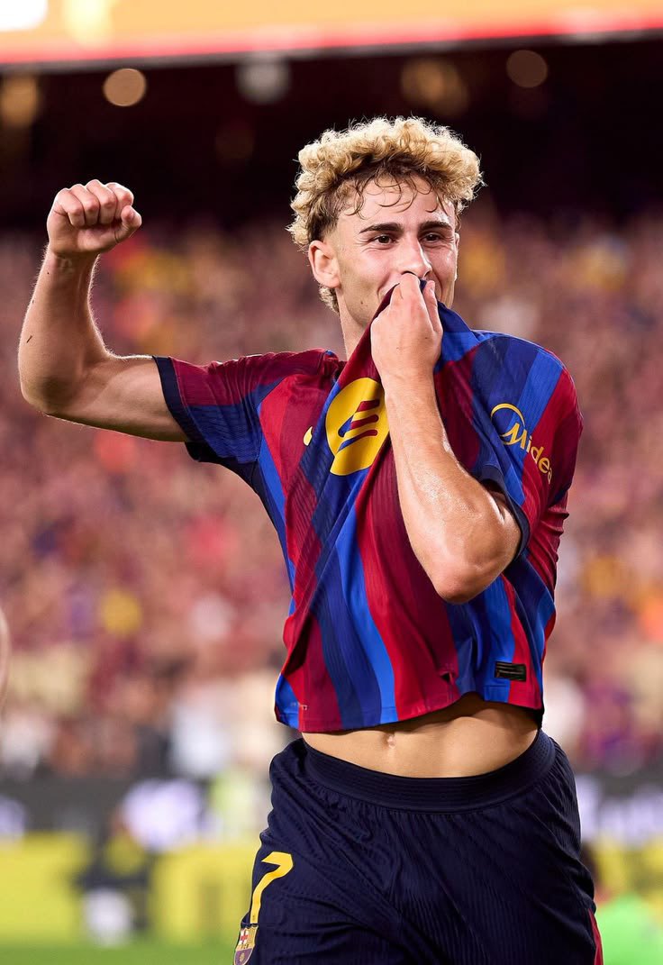 ferminlibrary's tweet photo. Welcome to The Fermin Archive ☀️🦇 dedicated to @FCBarcelona and @SEFutbol's player Fermin López Marín https://t.co/DoOtLvTW6J