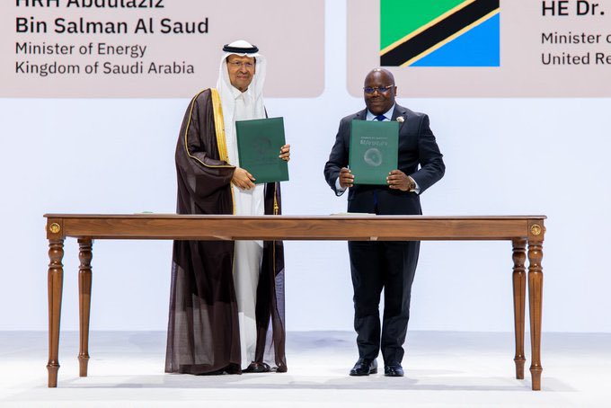 Nuclab's tweet photo. رسميًا 🟢 || وقّعت المملكة 🇸🇦 أربع مذكرات تفاهم مع منغوليا وتنزانيا وقبرص وموريشيوس لتعزيز التعاون في قطاعات الطاقة، تشمل:

🇲🇳 منغوليا: النفط والغاز والتكرير والبتروكيميائيات والكهرباء والربط الكهربائي والطاقة المتجددة وتخزين الطاقة، والذكاء الاصطناعي والأمن السيبراني وسلاسل الإمداد ومشروعات الكهرباء.

🇹🇿 تنزانيا: إمدادات المنتجات البترولية المكررة، واستكشاف فرص الغاز الطبيعي المسال والبتروكيميائيات، والكهرباء والطاقة المتجددة، والبنية التحتية للنقل والوقود وحلول الطهي النظيف.

🇨🇾 قبرص: النفط والغاز والتكرير والبتروكيميائيات والكهرباء والهيدروجين النظيف والطاقة المتجددة وتخزين الطاقة، والأمن السيبراني وتطوير البنية التحتية للطاقة.

🇲🇺 موريشيوس: النفط والغاز والتكرير والبتروكيميائيات والكهرباء والهيدروجين النظيف والطاقة المتجددة وتخزين الطاقة، والتحول الرقمي وتطوير البنية التحتية للوصول إلى الطاقة.