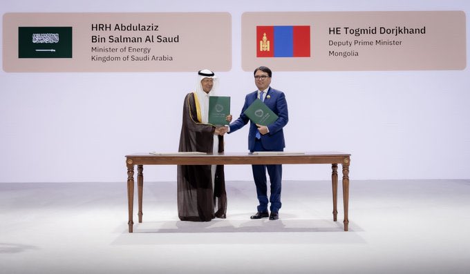 Nuclab's tweet photo. رسميًا 🟢 || وقّعت المملكة 🇸🇦 أربع مذكرات تفاهم مع منغوليا وتنزانيا وقبرص وموريشيوس لتعزيز التعاون في قطاعات الطاقة، تشمل:

🇲🇳 منغوليا: النفط والغاز والتكرير والبتروكيميائيات والكهرباء والربط الكهربائي والطاقة المتجددة وتخزين الطاقة، والذكاء الاصطناعي والأمن السيبراني وسلاسل الإمداد ومشروعات الكهرباء.

🇹🇿 تنزانيا: إمدادات المنتجات البترولية المكررة، واستكشاف فرص الغاز الطبيعي المسال والبتروكيميائيات، والكهرباء والطاقة المتجددة، والبنية التحتية للنقل والوقود وحلول الطهي النظيف.

🇨🇾 قبرص: النفط والغاز والتكرير والبتروكيميائيات والكهرباء والهيدروجين النظيف والطاقة المتجددة وتخزين الطاقة، والأمن السيبراني وتطوير البنية التحتية للطاقة.

🇲🇺 موريشيوس: النفط والغاز والتكرير والبتروكيميائيات والكهرباء والهيدروجين النظيف والطاقة المتجددة وتخزين الطاقة، والتحول الرقمي وتطوير البنية التحتية للوصول إلى الطاقة.
