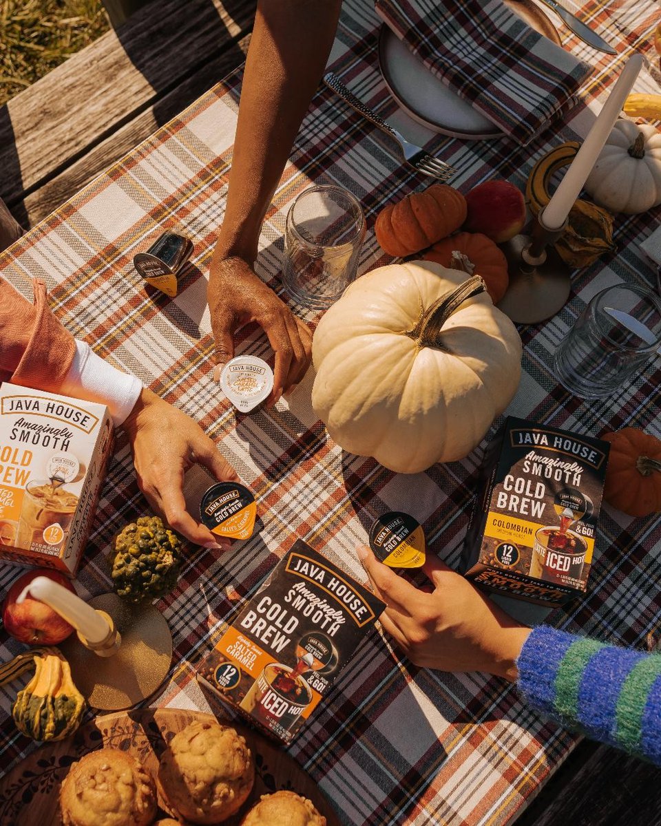 javahouse's tweet photo. A little milk, a little cold brew, and a whole lot of fall flavor. 🍂🤎 

Your perfect latte is just a peel and pour away.

How do you latte? ☕️ https://t.co/gysVYl2QT1
