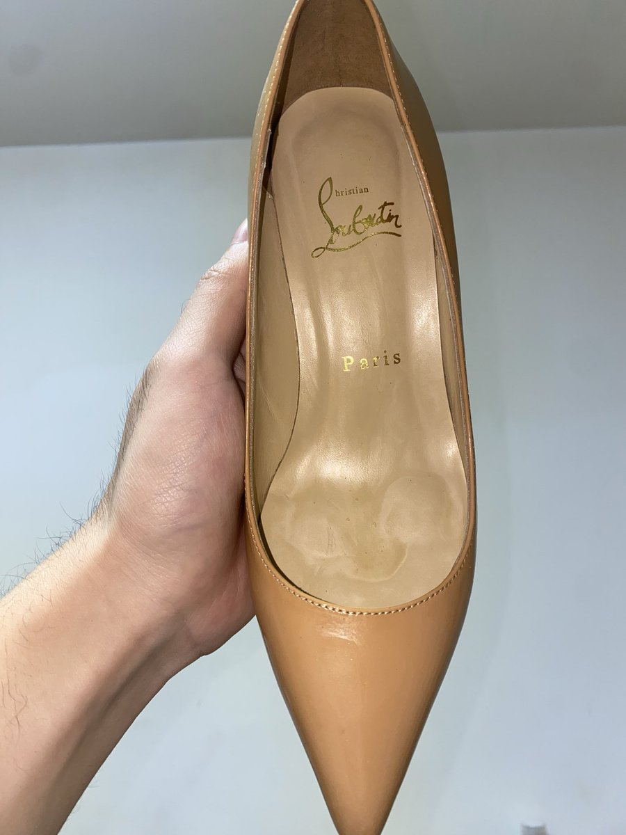 jackgalager's tweet photo. 同好老婆的骚鞋，寄来做深度保养

同好还自备紫光灯检查战果，鞋子现已被女主穿上

感谢同好们的支持与信任，需要寄射的随时私信，010地区可上门打胶

#打胶 #鞋子保养 ＃精液保养 ＃绿帽 ＃原味 ＃出卖 ＃身边人 ＃射鞋 ＃原�� https://t.co/BQWTjDaTR1