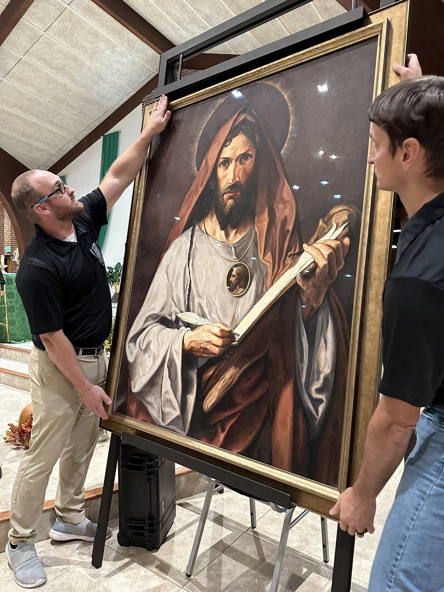 Aaron_Forgives's tweet photo. @Hbert1J @CoffinMedia Yes. Genuine and passionate described him well. A strong sense of honesty as any priest should convey. No pics of myself. Packing everything up we were able to get close to the relic. 😉 https://t.co/1BdSwV8AkS