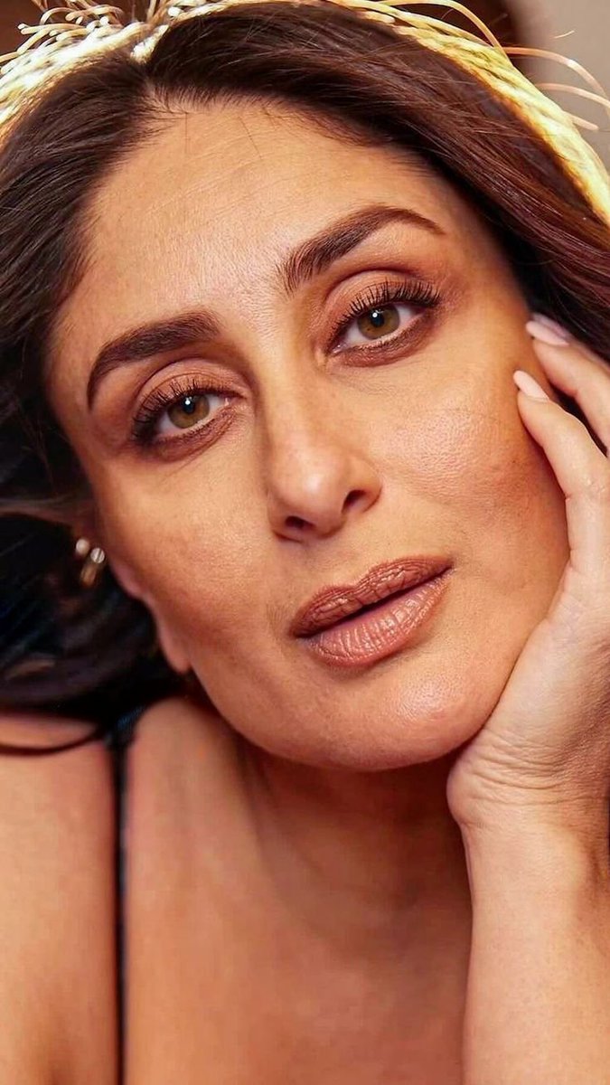 Urmila_84's tweet photo. #KareenaKapoor 😍✨ 
#Actress ♥️

♥️♥️♥️   @Urmila_84    ♥️♥️♥️ https://t.co/ngGWLGHOZ1
