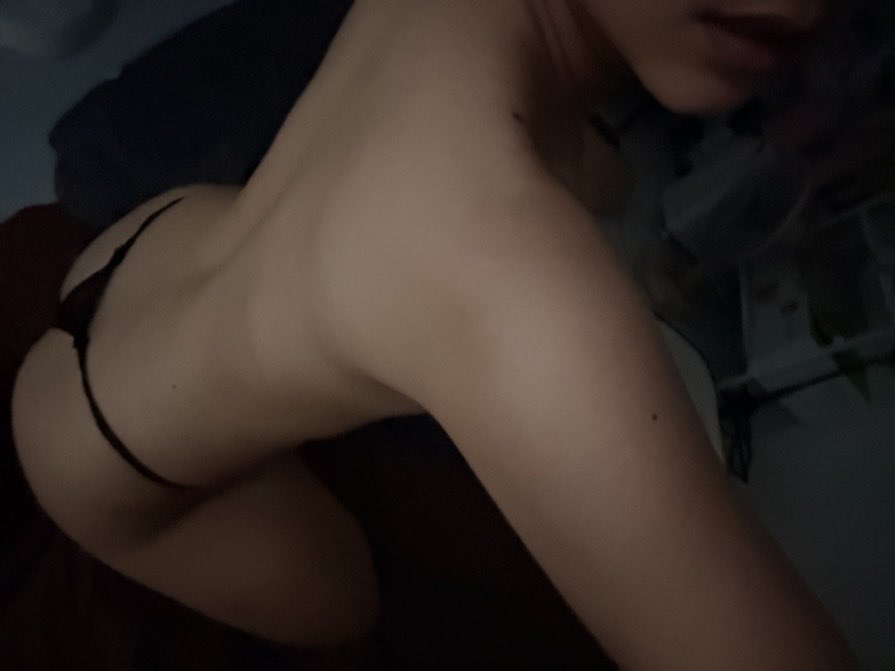 Imann02's tweet photo. I've stopped wearing a bra already. Everyone just wants my bra. What am I supposed to wear then? 🤭🤣👉🏻👈🏻 #sgnsfw #nsfw #sgxmm https://t.co/qoHmIVGm8Y