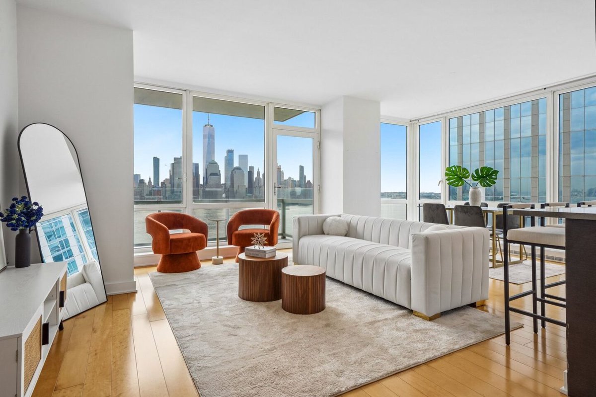 LCRealGroup's tweet photo. Developer Taps Top Luxury Broker #MeghaMoza to Lead Sales at #CrystalPoint and #75ParkLane dlvr.​it/TVtVvZ https://t.co/Dgsg6kbtiN