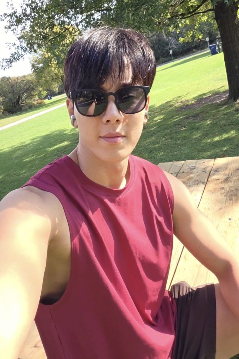 Hyurnwooson's tweet photo. The weather here in Boston is amazing. https://t.co/MOvUR6rier