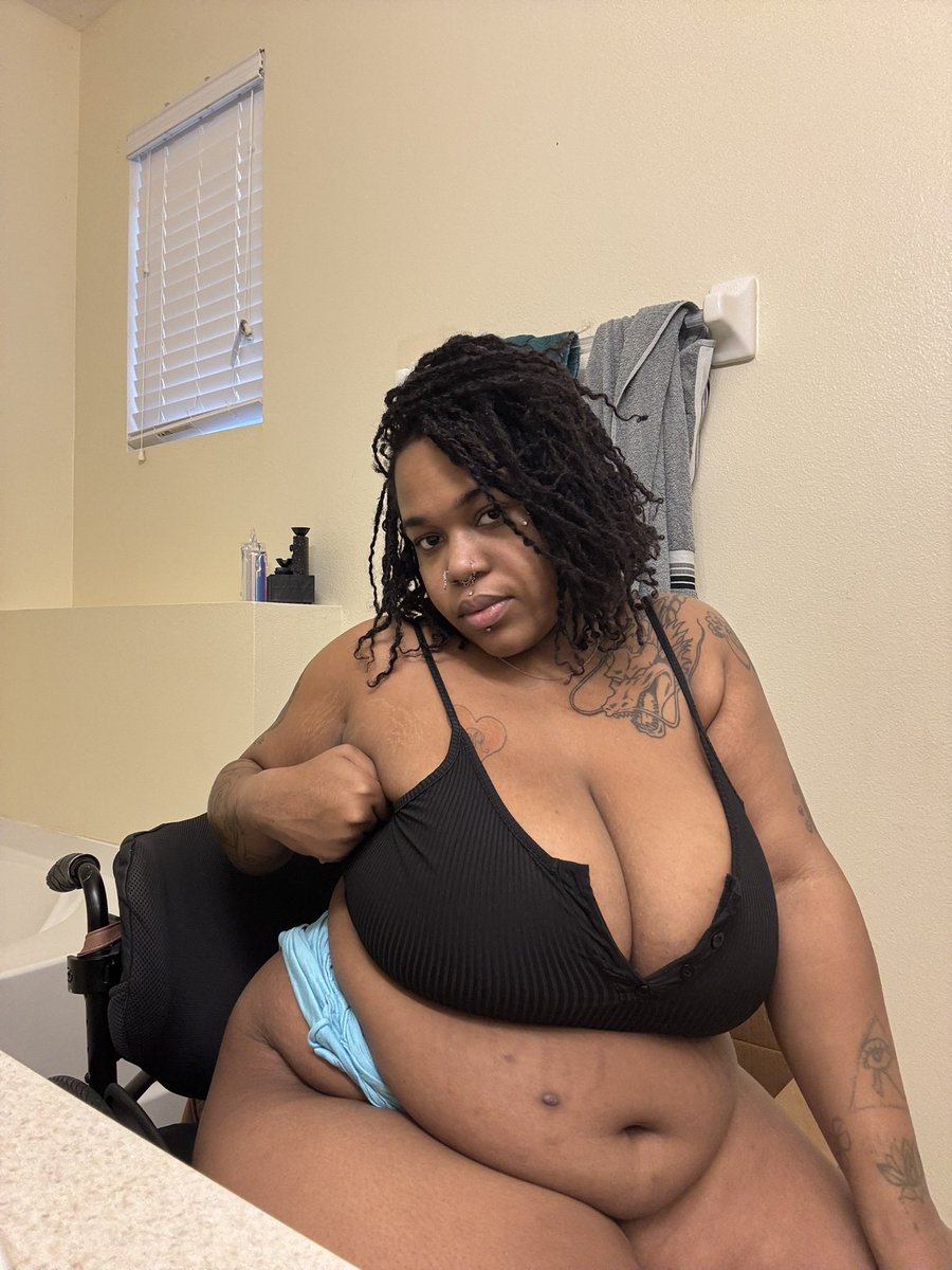 alumpyprincess's tweet photo. My wheelchair is broke can I use your face? https://t.co/oLLRuHhgvi