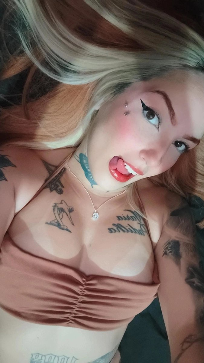 _aliciaweller's tweet photo. Miinha língua é diferente… e você, tem alguma curiosidade sobre mim? 🐍😏”
#LinguaBifurcada #TongueSplit #AltGirl #RuivaTatuada #BodyModification #Piercings #Tatuadas #AlternativeGirl #DarkGirl #ModificaçãoCorporal #privacy https://t.co/0Gzx0y4oj6