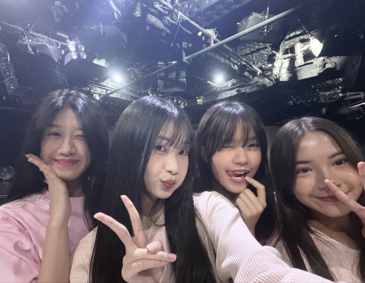 M_MikaelaJKT48's tweet photo. goodnight dari tim pink!!💓💗 https://t.co/DmoWxHVPlI