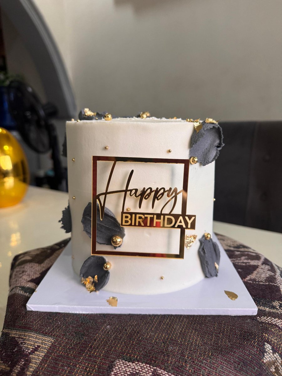Thetasteofhaven's tweet photo. Birthday Elegance for Dad🤍💫

Clean &amp; Classy, to celebrate another year of life.

6", 2 layers
Red velvet &amp; Chocolate
Buttercream

Planning a special celebration this week? Let’s create something beautiful and delicious for you.

Send Jubby a DM to order. 🎂 https://t.co/pyYG73FS2i