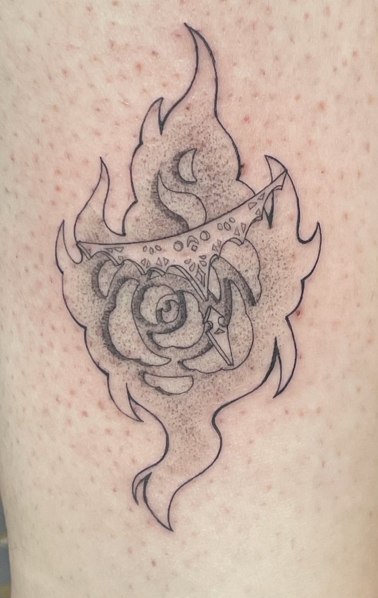 Wolf21mountain's tweet photo. #BloodflameArt heres my liz tattoo wanted one for a while 🥰 really loved how it turned out ❤️its by https://t.co/zXhpEj3jeR on  instagram  they  did  a  very  good  job  and  its  fresh  so  thats  why  its  red  😂 https://t.co/iSYPWo1dB1