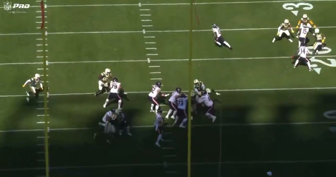 ThienemanSZN's tweet photo. This play resulted in a sack from Bagent holding the ball

Look at Burden https://t.co/7T5PThz615