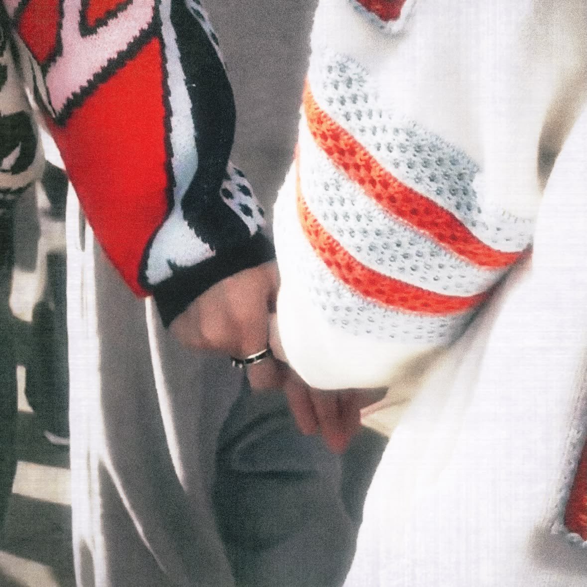 duangwithu's tweet photo. i love knowing that teeteepor loves to hold hands https://t.co/Ujp3Q55ji5