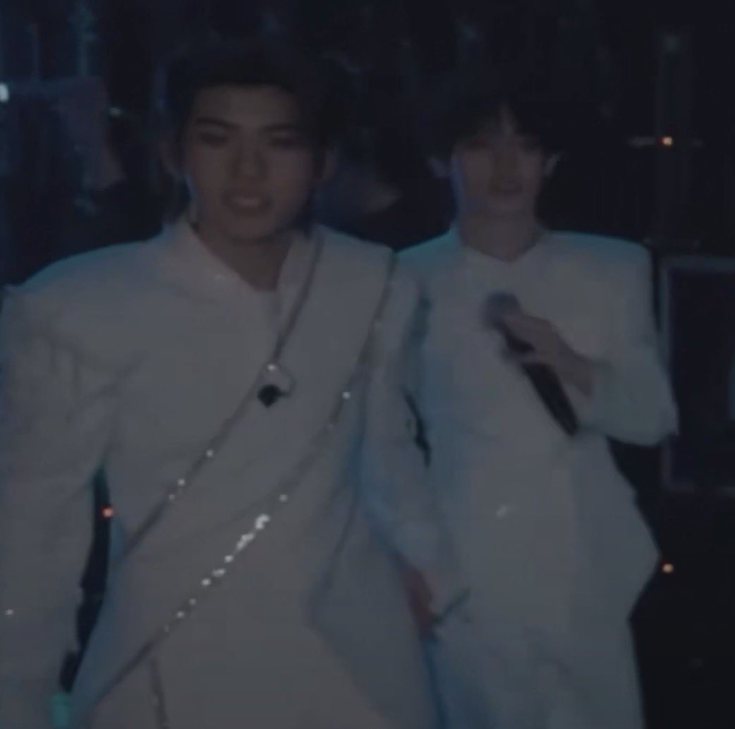 duangwithu's tweet photo. i love knowing that teeteepor loves to hold hands https://t.co/Ujp3Q55ji5