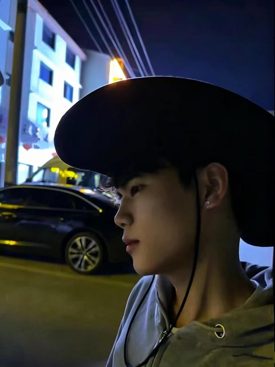 Uzi9123's tweet photo. 感觉像牛仔🤠 https://t.co/MTYLIFW9Wf