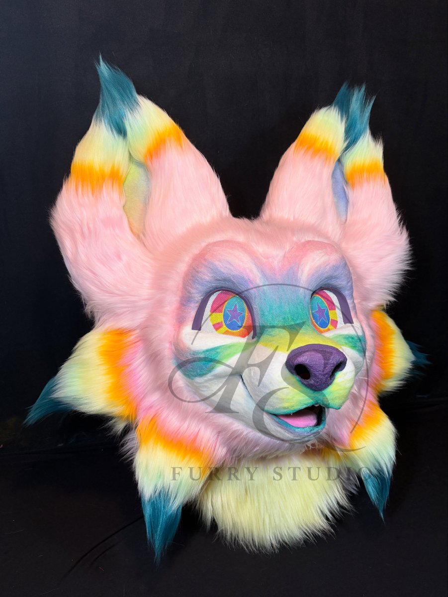 FurryStudiozz's tweet photo. This suit was so fun to work on. Features a flocked face on a 3D printed base. These colors were so much fun to work with as well

^^

#fursuiting #fursuit #fursuithead #furryfnadom #fursuiter #furrymaker #fandom #maker https://t.co/p1Yoz4CvZG