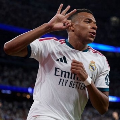 Mercato90X's tweet photo. 🚨 Según MARCA y L’Equipe, Kylian Mbappé es ahora mismo el FAVORITO en las encuestas al Balón de Oro 2026. https://t.co/RLCTxoT2hG