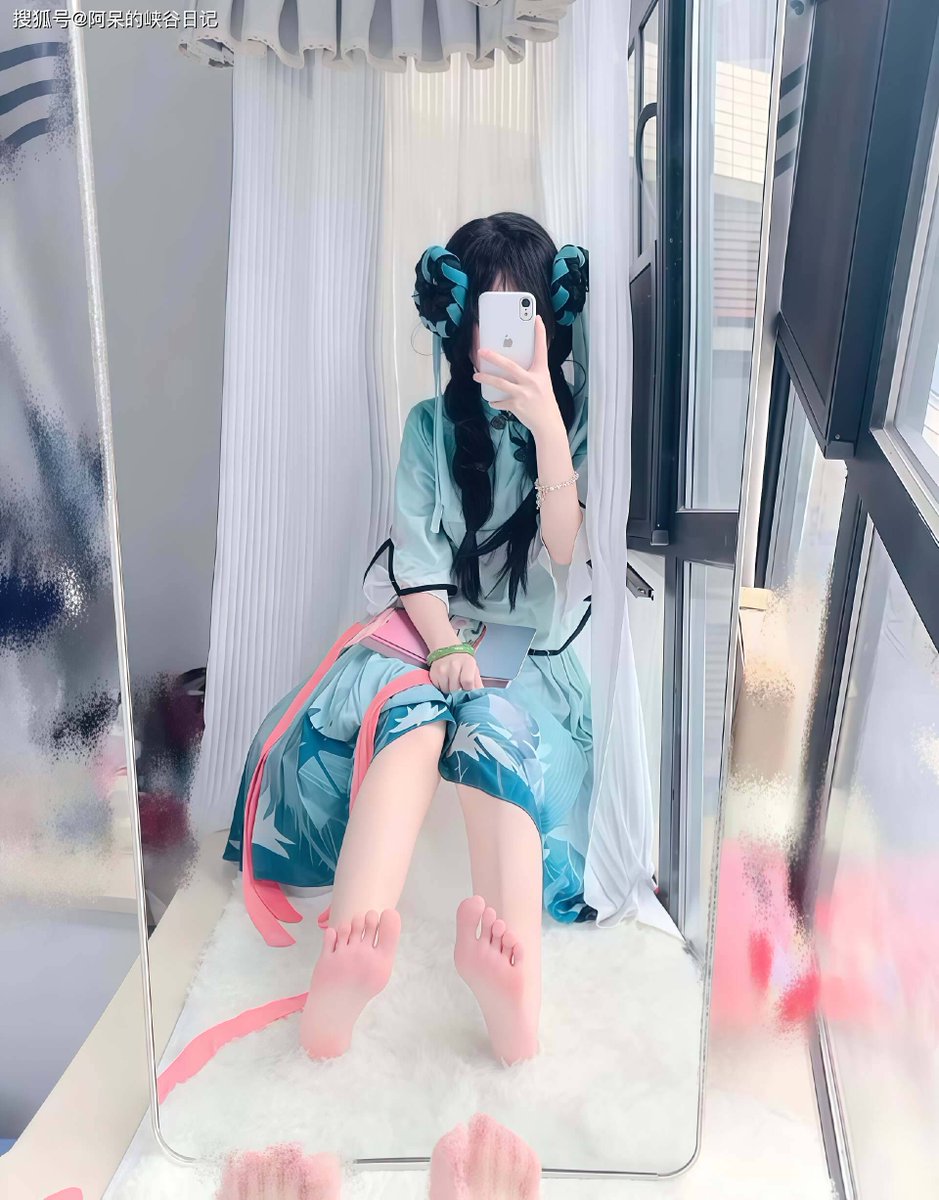 5eni5idi5ici's tweet photo. [今日はイケてるアヒルの仮装をして遊んでたら、友達に「その格好どこで買ったの？」って聞か��ちゃった ダックコス最高！] https://t.co/Wagp5zoKQC