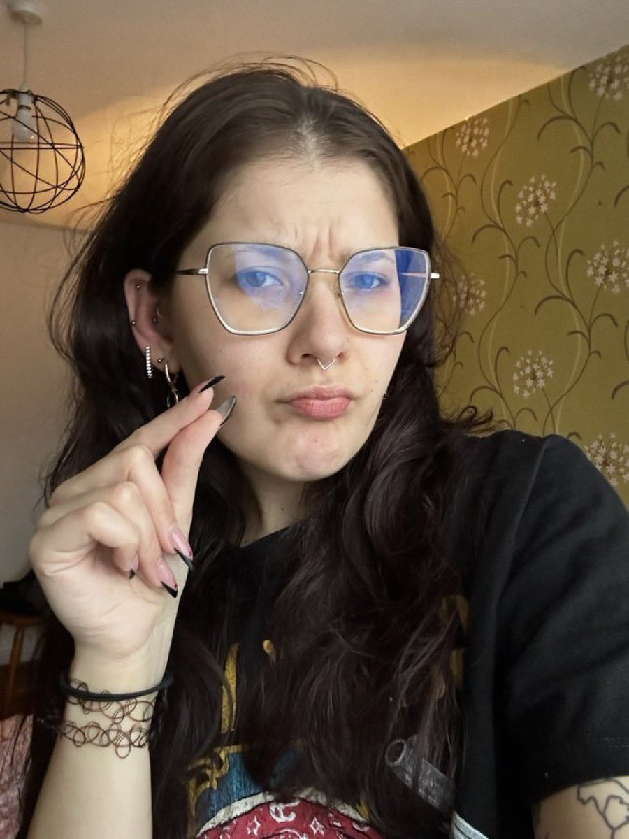 princess_divax's tweet photo. You only deserve to have that little shrimp squashed, loser
#sph #smallpenishumiliation #penishumiliation #humiliation #bdsm #femdom https://t.co/B0CriU8FIn