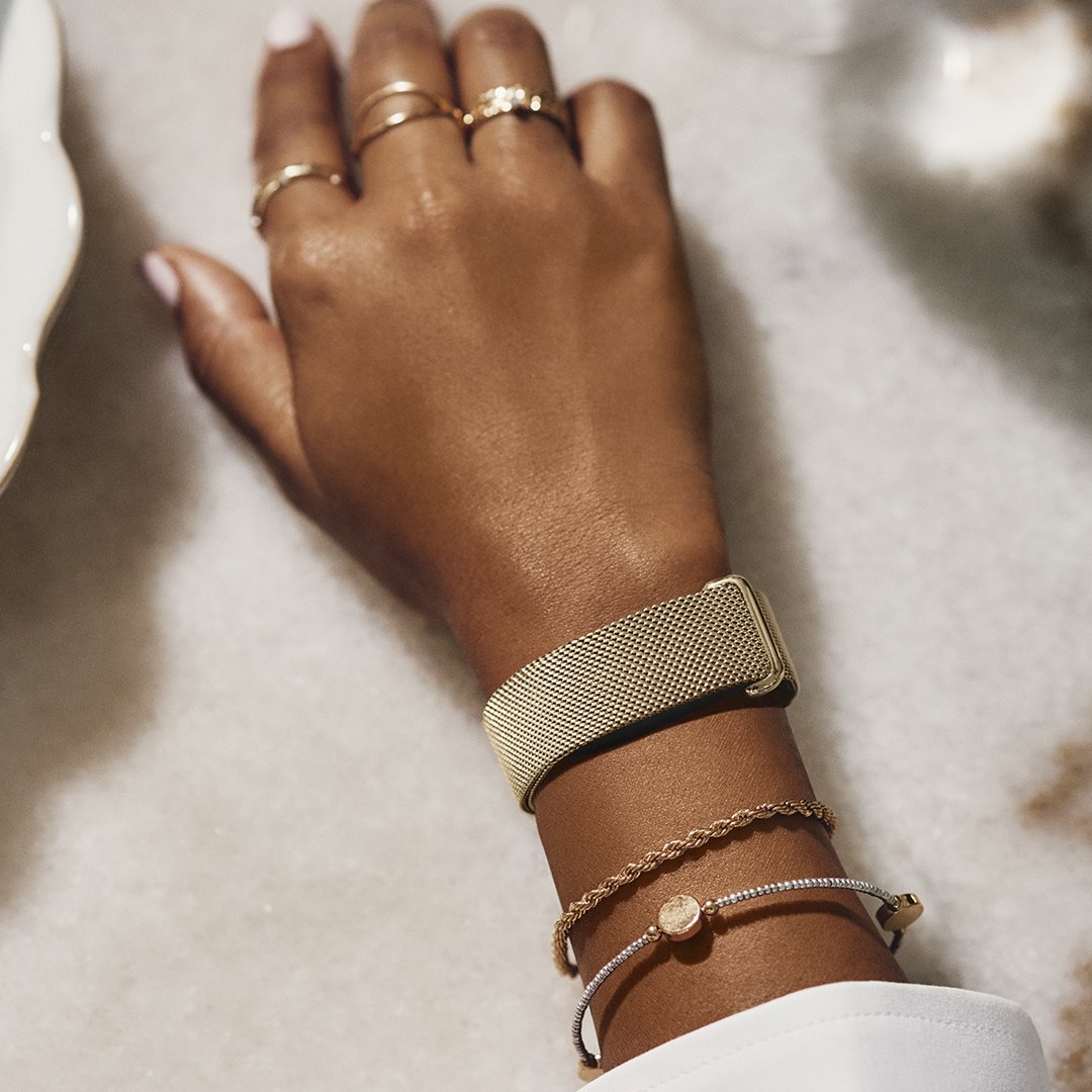 googlehealth's tweet photo. Fitbit Air cleans up nice 🥂

The Metal Mesh Band adds an elegant finish in Silver or Champagne Gold. Don’t have a Fitbit Air yet? You can get Champagne Gold bundled with our Obsidian Performance Loop.

Pre-order: https://t.co/r4lRuLcMJK https://t.co/lLywmabkYr