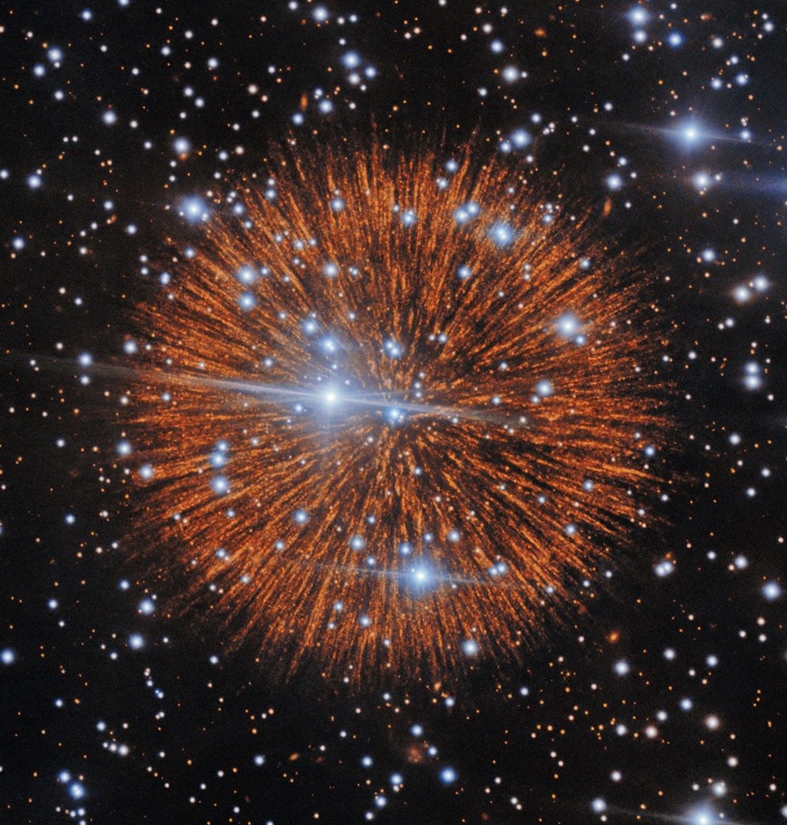fernandaqf_'s tweet photo. Y nos comprometimos el mismo día que hizo explosión una nebulosa de miles de años. ¿Suerte o destino? Te amaré miles de años también. ❤️ https://t.co/aElmLP1sxk