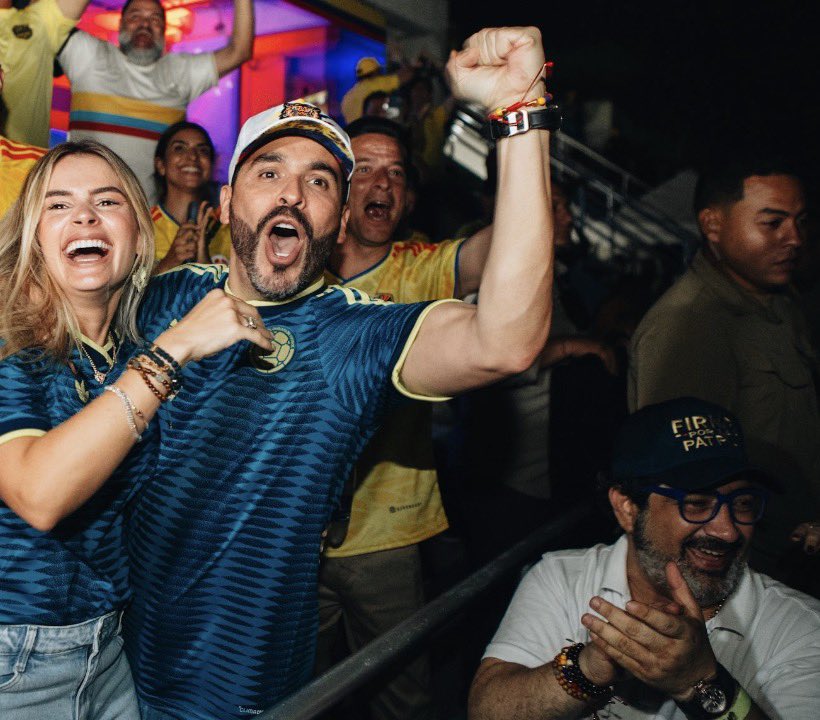 millersoto's tweet photo. Colombia tiene una primera dama ejemplar… Empática, inteligente y fuerte. Insultarla no cambia lo que ella es.

Tanta miseria merece todo nuestro rechazo.

Gracias Analu, por todo lo que estás haciendo. https://t.co/daXTIVgs8T