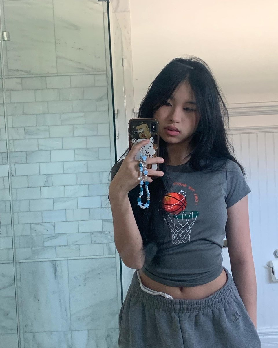 boraauwuu's tweet photo. fit checkk (rate 1-10 pls) https://t.co/VmcUGGr5nS