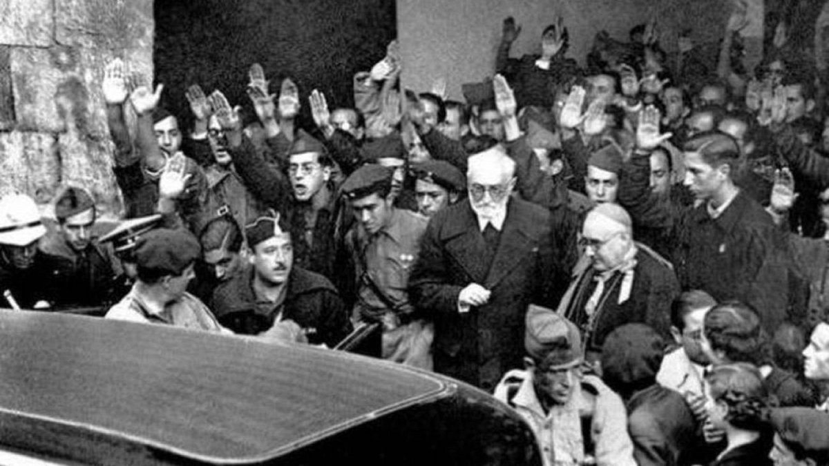 VctorClavijo's tweet photo. 90 años de esta foto..90 años del "venceréis pero no convenceréis" pronunciado por Unamuno en el Paraninfo de la Universidad de Salamanca. 
#Unamuno #12deOctubre https://t.co/mevs8rsdmw