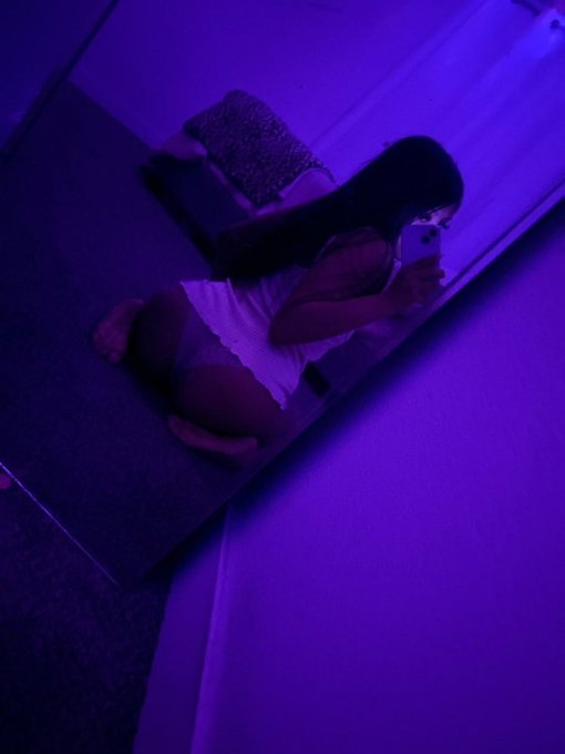 elsa_opp's tweet photo. Tu aimes quand tu te fais s*cer par une femme ou tu préfère qu'elle te Br? 🔞👅 https://t.co/eKodyBw26a