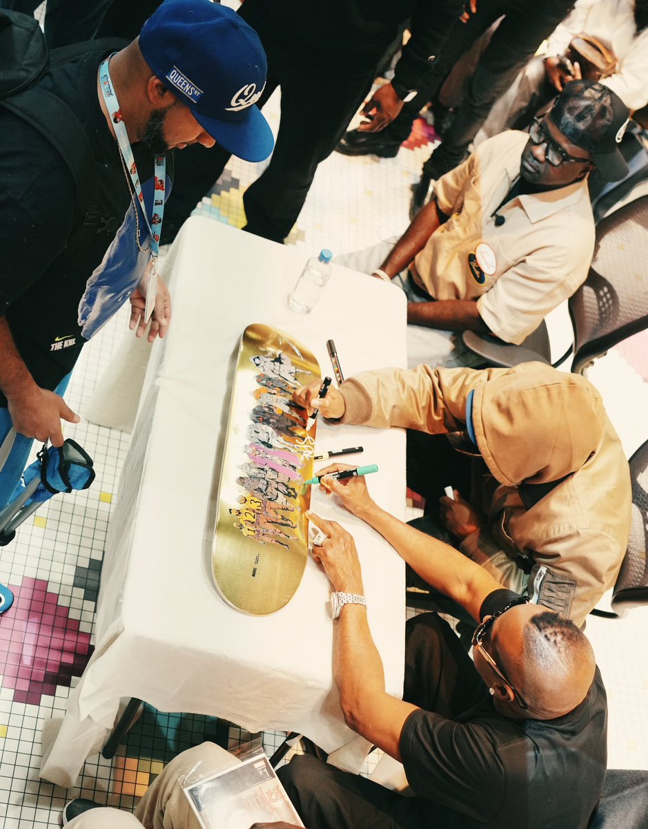 therulernyc's tweet photo. #LegendHasIt @massappeal came through and took over @NY_Comic_Con. https://t.co/KVmVTct19S