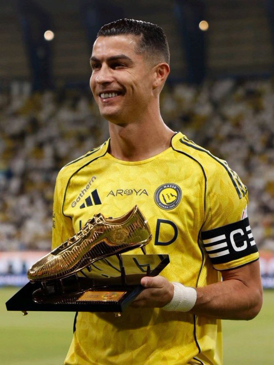 FabrizioR0naldo's tweet photo. 🚨💣NEW: Cristiano Ronaldo STARTS for Al Nassr on his road to 1000 GOALS!