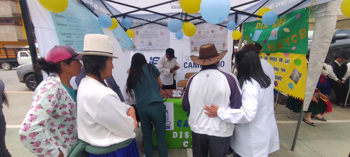 IESS_SSC's tweet photo. En el dispensario 📍Chicán, Azuay, el Seguro Social Campesino realizó una jornada de prevención, educación sobre salud visual y toma de presión arterial, promoviendo el autocuidado y una atención digna y humanizada para nuestros afiliados. 🌿 https://t.co/Q3vhA7aFqO