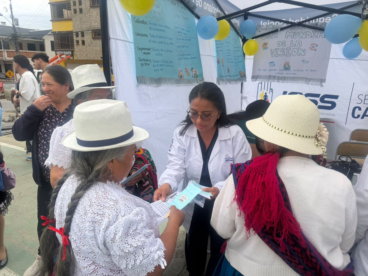 IESS_SSC's tweet photo. En el dispensario 📍Chicán, Azuay, el Seguro Social Campesino realizó una jornada de prevención, educación sobre salud visual y toma de presión arterial, promoviendo el autocuidado y una atención digna y humanizada para nuestros afiliados. 🌿 https://t.co/Q3vhA7aFqO